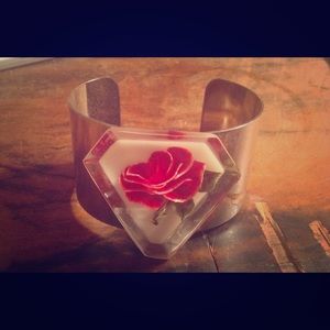 Rose and Silver-plated wrist cuff